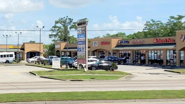 2201-K Barataria Blvd